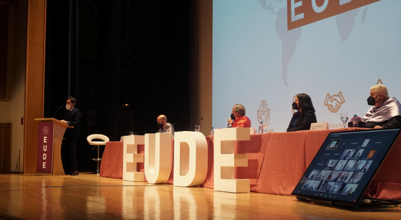 Entrega de Títulos  EUDE celebra una emotiva y especial Ceremonia
